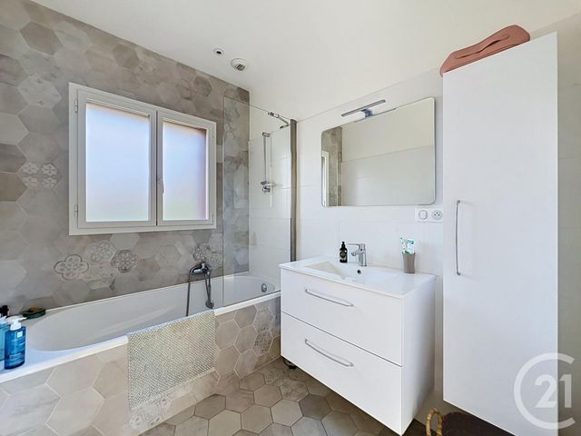 maison à vendre - 5 pièces - 113.04 m2 - ST RAPHAEL - 83 - PROVENCE-ALPES-COTE-D-AZUR - Century 21 Sud Habitat