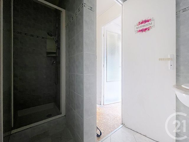 Appartement Studio à vendre - 1 pièce - 28.3 m2 - FREJUS - 83 - PROVENCE-ALPES-COTE-D-AZUR - Century 21 Sud Habitat