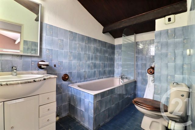 Appartement F2 à vendre - 2 pièces - 62.1 m2 - FREJUS - 83 - PROVENCE-ALPES-COTE-D-AZUR - Century 21 Sud Habitat