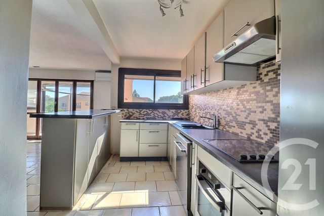 Appartement F2 à vendre - 2 pièces - 62.1 m2 - FREJUS - 83 - PROVENCE-ALPES-COTE-D-AZUR - Century 21 Sud Habitat