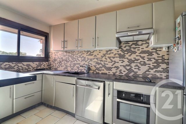 Appartement F2 à vendre - 2 pièces - 62.1 m2 - FREJUS - 83 - PROVENCE-ALPES-COTE-D-AZUR - Century 21 Sud Habitat