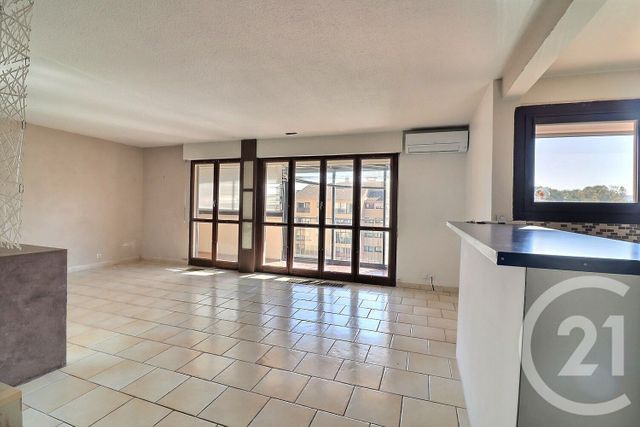 Appartement F2 à vendre - 2 pièces - 62.1 m2 - FREJUS - 83 - PROVENCE-ALPES-COTE-D-AZUR - Century 21 Sud Habitat