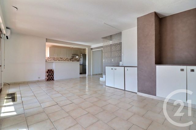 Appartement F2 à vendre - 2 pièces - 62.1 m2 - FREJUS - 83 - PROVENCE-ALPES-COTE-D-AZUR - Century 21 Sud Habitat