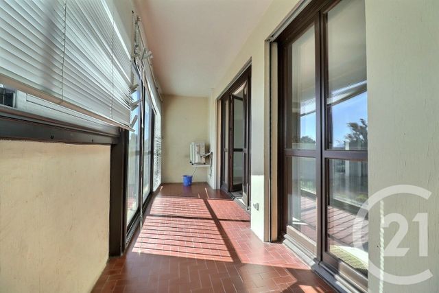 Appartement F2 à vendre - 2 pièces - 62.1 m2 - FREJUS - 83 - PROVENCE-ALPES-COTE-D-AZUR - Century 21 Sud Habitat