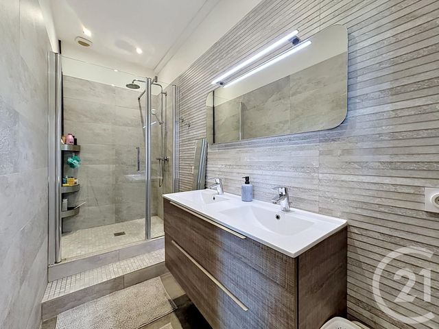Appartement T3 à vendre - 3 pièces - 79.31 m2 - FREJUS - 83 - PROVENCE-ALPES-COTE-D-AZUR - Century 21 Sud Habitat
