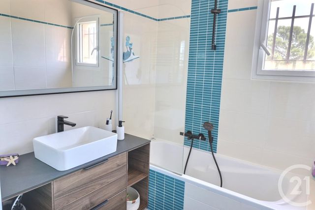 maison à vendre - 6 pièces - 160.0 m2 - FREJUS - 83 - PROVENCE-ALPES-COTE-D-AZUR - Century 21 Sud Habitat