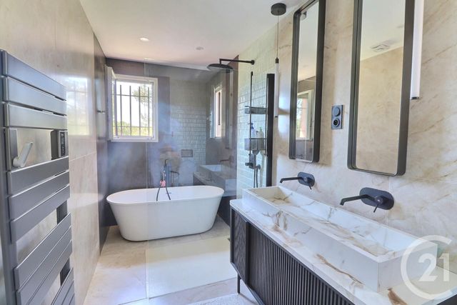 maison à vendre - 6 pièces - 160.0 m2 - FREJUS - 83 - PROVENCE-ALPES-COTE-D-AZUR - Century 21 Sud Habitat