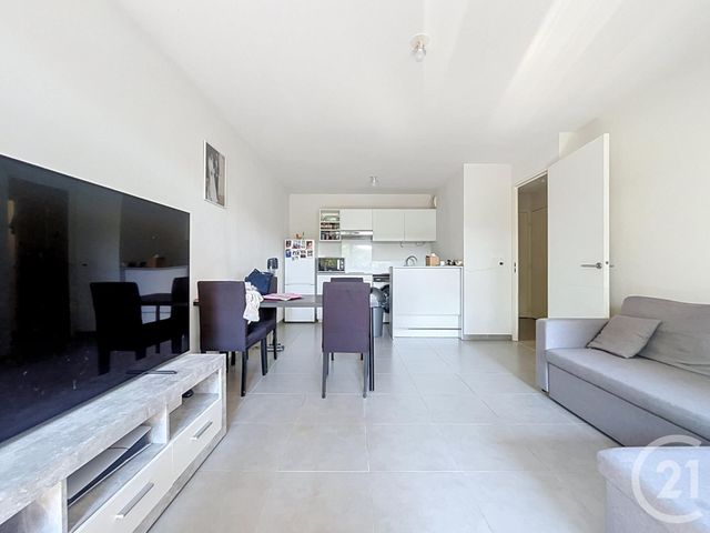 Appartement F2 à vendre - 2 pièces - 43.0 m2 - FREJUS - 83 - PROVENCE-ALPES-COTE-D-AZUR - Century 21 Sud Habitat