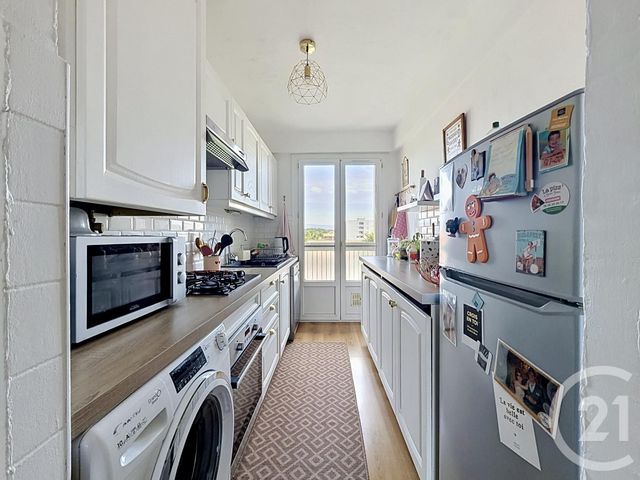Appartement T4 à vendre - 4 pièces - 67.8 m2 - FREJUS - 83 - PROVENCE-ALPES-COTE-D-AZUR - Century 21 Sud Habitat