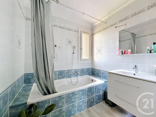 Appartement T4 à vendre - 4 pièces - 67.8 m2 - FREJUS - 83 - PROVENCE-ALPES-COTE-D-AZUR - Century 21 Sud Habitat