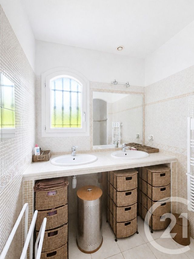maison à vendre - 8 pièces - 190.0 m2 - FREJUS - 83 - PROVENCE-ALPES-COTE-D-AZUR - Century 21 Sud Habitat