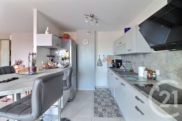 Appartement T3 à vendre - 3 pièces - 92.31 m2 - FREJUS - 83 - PROVENCE-ALPES-COTE-D-AZUR - Century 21 Sud Habitat