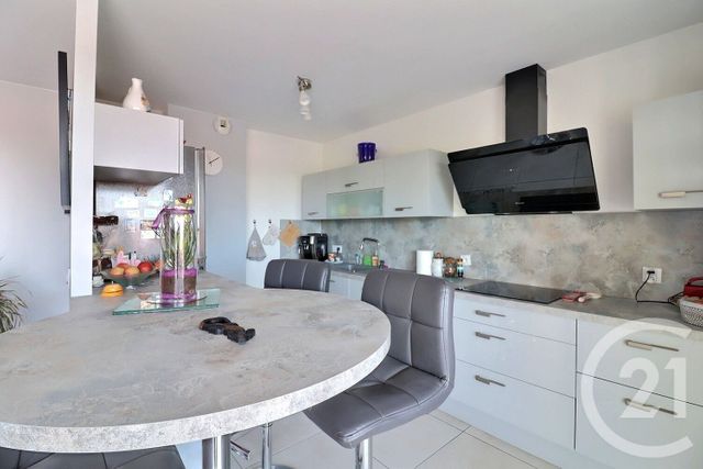 Appartement T3 à vendre - 3 pièces - 92.31 m2 - FREJUS - 83 - PROVENCE-ALPES-COTE-D-AZUR - Century 21 Sud Habitat