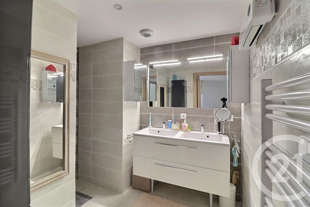 Appartement T3 à vendre - 3 pièces - 92.31 m2 - FREJUS - 83 - PROVENCE-ALPES-COTE-D-AZUR - Century 21 Sud Habitat