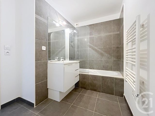 Appartement F3 à vendre - 3 pièces - 74.9 m2 - ST RAPHAEL - 83 - PROVENCE-ALPES-COTE-D-AZUR - Century 21 Sud Habitat