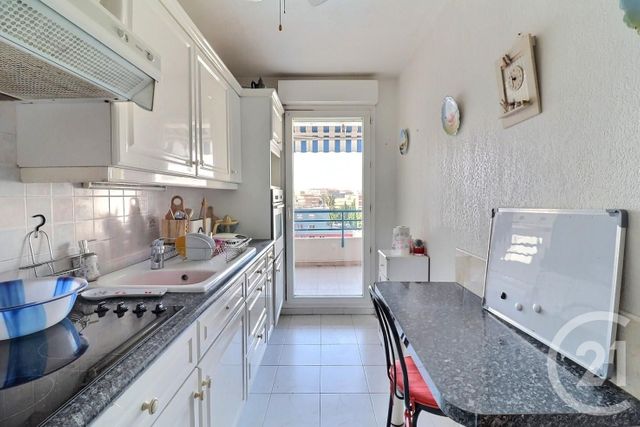 Appartement T3 à vendre - 3 pièces - 65.48 m2 - FREJUS - 83 - PROVENCE-ALPES-COTE-D-AZUR - Century 21 Sud Habitat