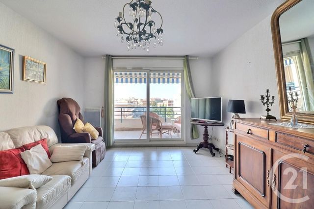 Appartement T3 à vendre - 3 pièces - 65.48 m2 - FREJUS - 83 - PROVENCE-ALPES-COTE-D-AZUR - Century 21 Sud Habitat