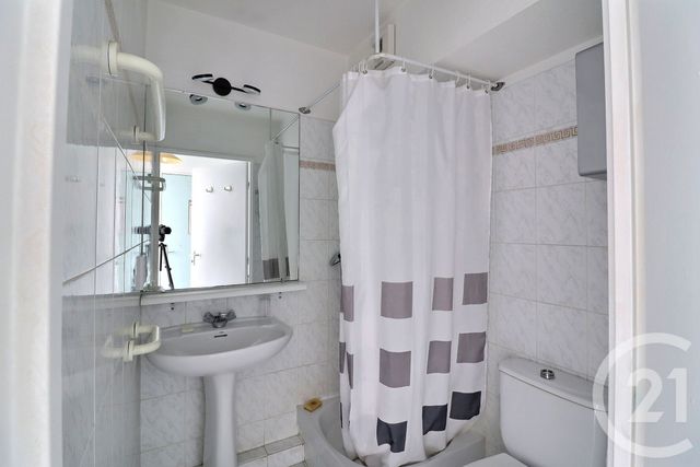 Appartement Studio à vendre - 1 pièce - 27.67 m2 - FREJUS - 83 - PROVENCE-ALPES-COTE-D-AZUR - Century 21 Sud Habitat