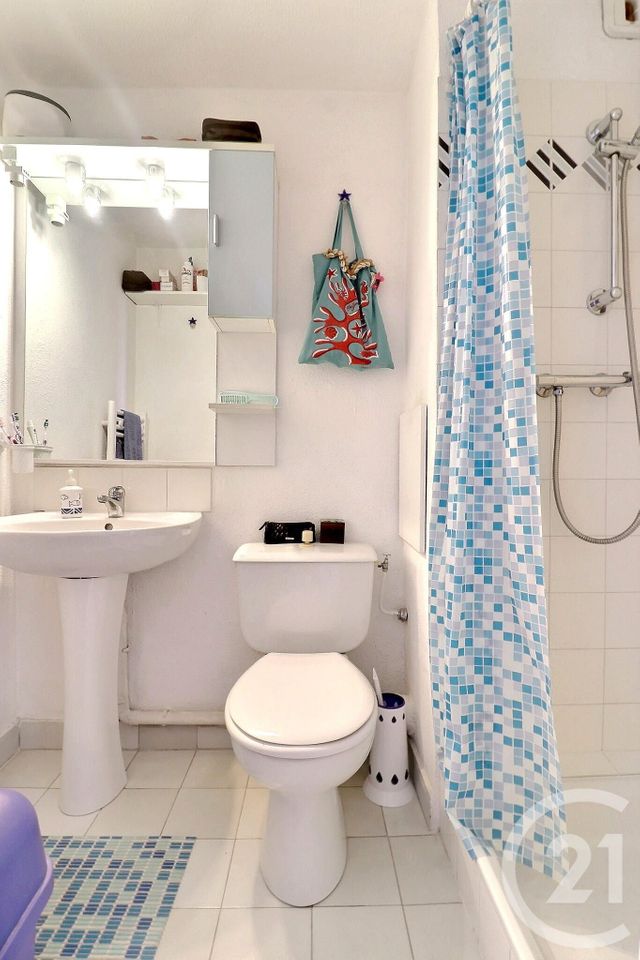 Appartement T2 à vendre - 2 pièces - 27.0 m2 - FREJUS - 83 - PROVENCE-ALPES-COTE-D-AZUR - Century 21 Sud Habitat