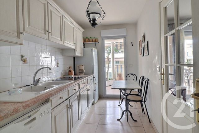 Appartement F3 à vendre - 3 pièces - 77.62 m2 - FREJUS - 83 - PROVENCE-ALPES-COTE-D-AZUR - Century 21 Sud Habitat