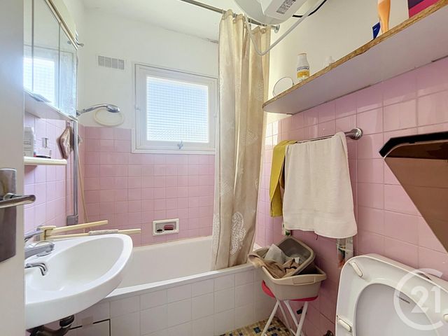 Appartement T2 à vendre - 2 pièces - 28.0 m2 - FREJUS - 83 - PROVENCE-ALPES-COTE-D-AZUR - Century 21 Sud Habitat