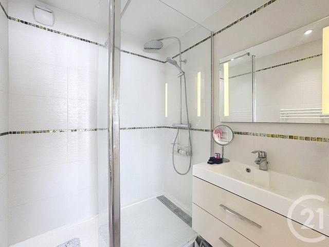 Appartement F4 à vendre - 4 pièces - 107.67 m2 - FREJUS - 83 - PROVENCE-ALPES-COTE-D-AZUR - Century 21 Sud Habitat