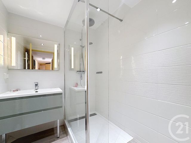 Appartement F4 à vendre - 4 pièces - 107.67 m2 - FREJUS - 83 - PROVENCE-ALPES-COTE-D-AZUR - Century 21 Sud Habitat