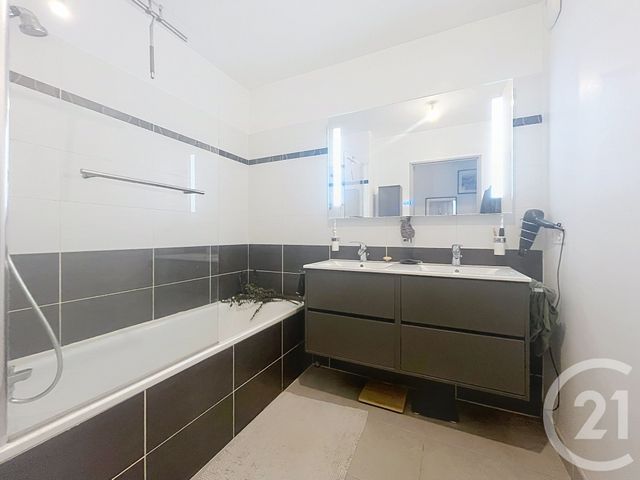 Appartement T3 à vendre - 3 pièces - 70.0 m2 - FREJUS - 83 - PROVENCE-ALPES-COTE-D-AZUR - Century 21 Sud Habitat