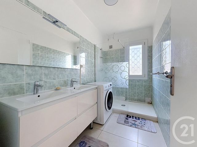 Appartement T3 à vendre - 3 pièces - 62.96 m2 - ST RAPHAEL - 83 - PROVENCE-ALPES-COTE-D-AZUR - Century 21 Sud Habitat