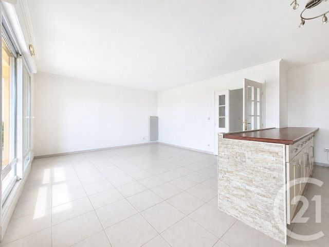Appartement F3 à vendre - 3 pièces - 75.05 m2 - FREJUS - 83 - PROVENCE-ALPES-COTE-D-AZUR - Century 21 Sud Habitat