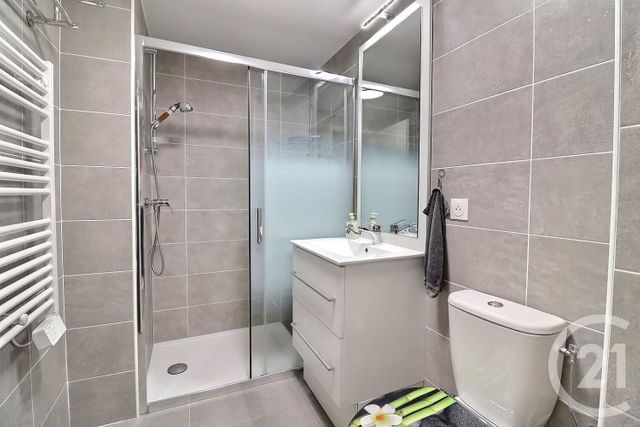 Appartement T4 à vendre - 4 pièces - 88.5 m2 - ST RAPHAEL - 83 - PROVENCE-ALPES-COTE-D-AZUR - Century 21 Sud Habitat