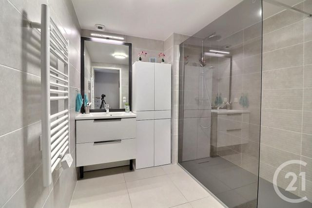 Appartement T4 à vendre - 4 pièces - 88.5 m2 - ST RAPHAEL - 83 - PROVENCE-ALPES-COTE-D-AZUR - Century 21 Sud Habitat