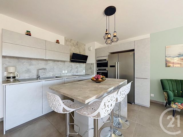 Appartement T4 à vendre - 4 pièces - 88.5 m2 - ST RAPHAEL - 83 - PROVENCE-ALPES-COTE-D-AZUR - Century 21 Sud Habitat