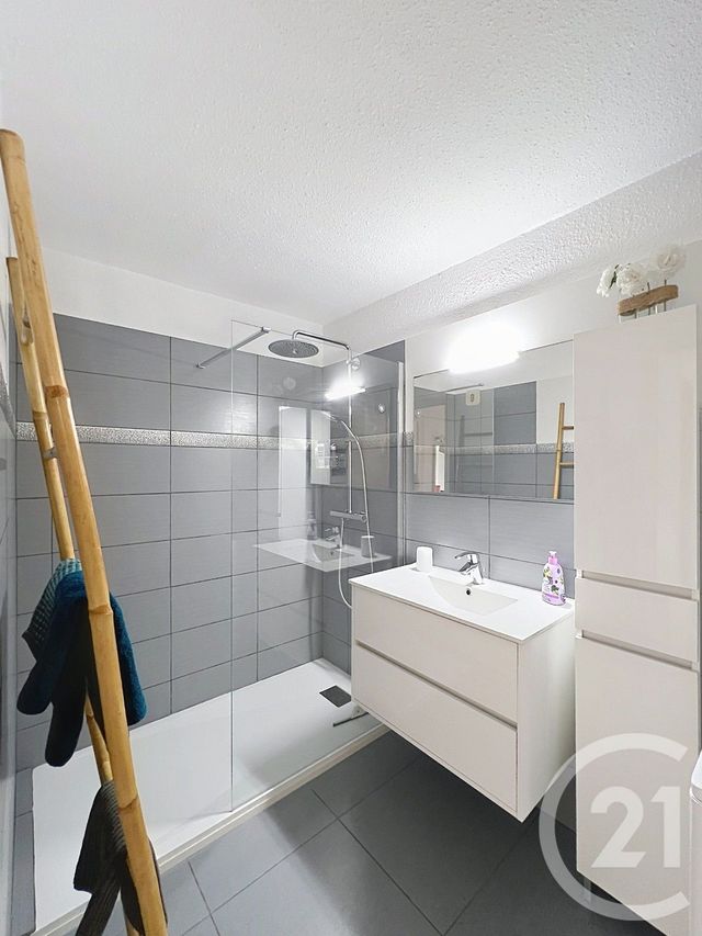 Appartement T2 à vendre - 2 pièces - 38.0 m2 - FREJUS - 83 - PROVENCE-ALPES-COTE-D-AZUR - Century 21 Sud Habitat