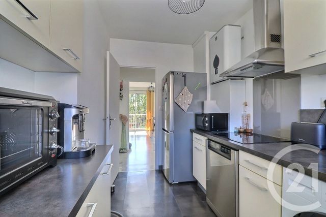 Appartement T3 à vendre - 3 pièces - 56.0 m2 - FREJUS - 83 - PROVENCE-ALPES-COTE-D-AZUR - Century 21 Sud Habitat