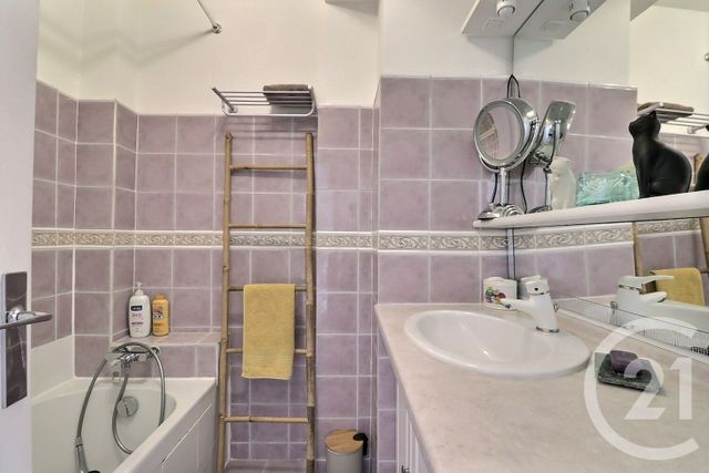Appartement T3 à vendre - 3 pièces - 56.0 m2 - FREJUS - 83 - PROVENCE-ALPES-COTE-D-AZUR - Century 21 Sud Habitat