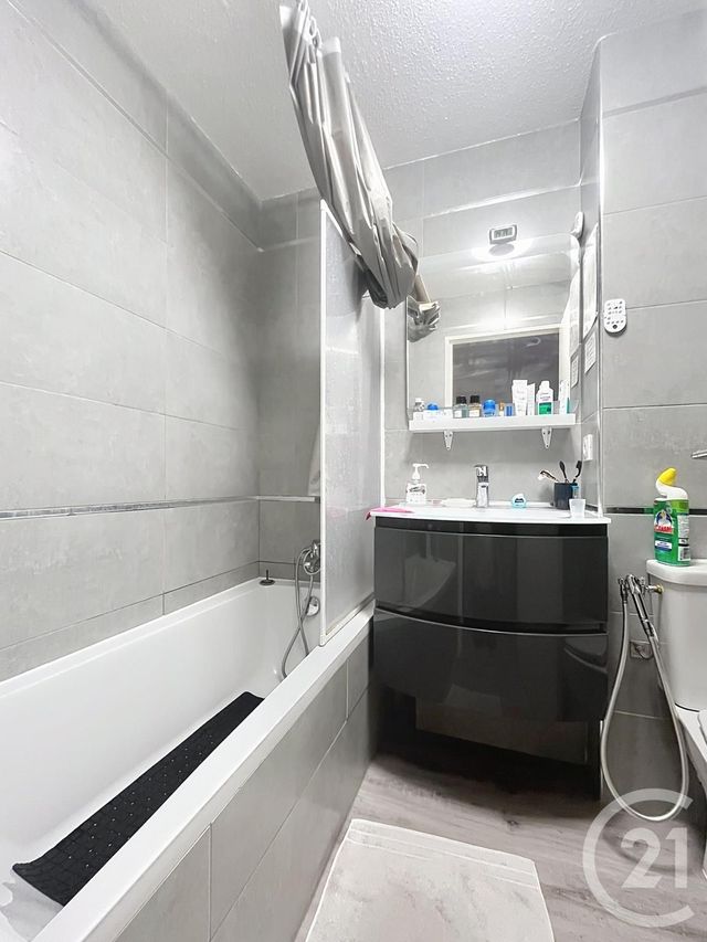 Appartement T4 à vendre - 4 pièces - 87.0 m2 - FREJUS - 83 - PROVENCE-ALPES-COTE-D-AZUR - Century 21 Sud Habitat
