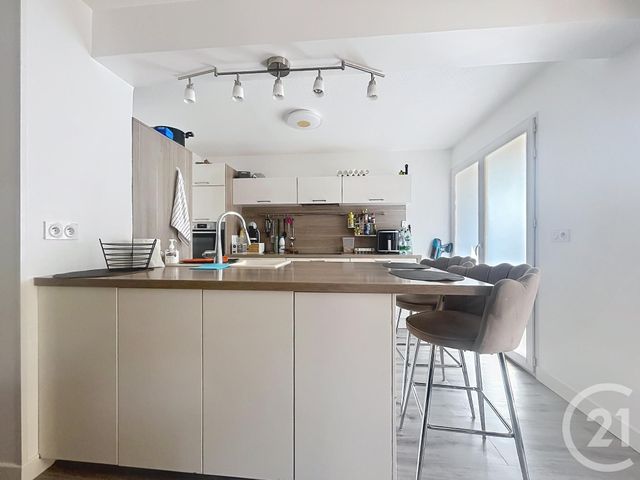 Appartement T4 à vendre - 4 pièces - 87.0 m2 - FREJUS - 83 - PROVENCE-ALPES-COTE-D-AZUR - Century 21 Sud Habitat