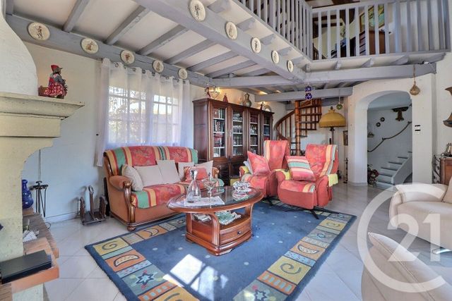 maison à vendre - 7 pièces - 147.0 m2 - FREJUS - 83 - PROVENCE-ALPES-COTE-D-AZUR - Century 21 Sud Habitat