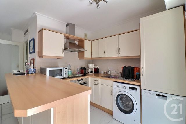 Appartement T2 à vendre - 2 pièces - 49.23 m2 - FREJUS - 83 - PROVENCE-ALPES-COTE-D-AZUR - Century 21 Sud Habitat