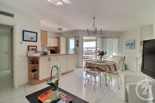 Appartement T2 à vendre - 2 pièces - 49.23 m2 - FREJUS - 83 - PROVENCE-ALPES-COTE-D-AZUR - Century 21 Sud Habitat