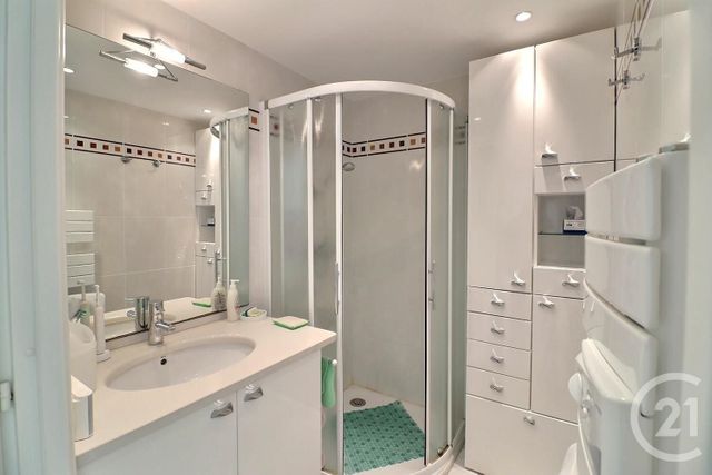 Appartement T2 à vendre - 2 pièces - 49.23 m2 - FREJUS - 83 - PROVENCE-ALPES-COTE-D-AZUR - Century 21 Sud Habitat
