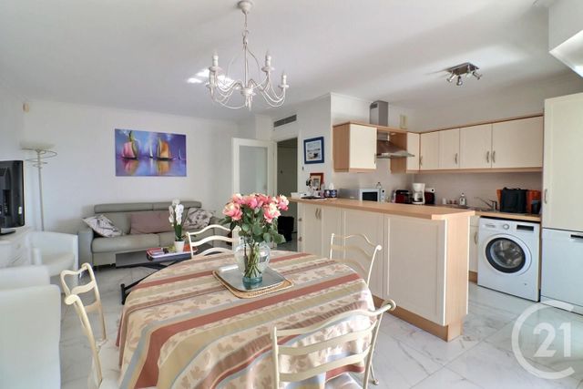 Appartement T2 à vendre - 2 pièces - 49.23 m2 - FREJUS - 83 - PROVENCE-ALPES-COTE-D-AZUR - Century 21 Sud Habitat