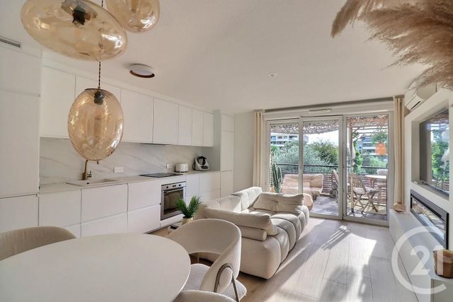 Appartement T3 à vendre - 3 pièces - 56.57 m2 - FREJUS - 83 - PROVENCE-ALPES-COTE-D-AZUR - Century 21 Sud Habitat