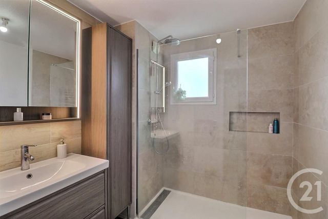 Appartement T3 à vendre - 3 pièces - 56.57 m2 - FREJUS - 83 - PROVENCE-ALPES-COTE-D-AZUR - Century 21 Sud Habitat