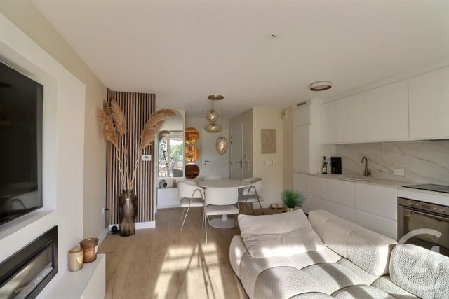 Appartement T3 à vendre - 3 pièces - 56.57 m2 - FREJUS - 83 - PROVENCE-ALPES-COTE-D-AZUR - Century 21 Sud Habitat