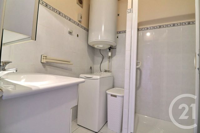 Appartement T2 à vendre - 2 pièces - 47.0 m2 - FREJUS - 83 - PROVENCE-ALPES-COTE-D-AZUR - Century 21 Sud Habitat