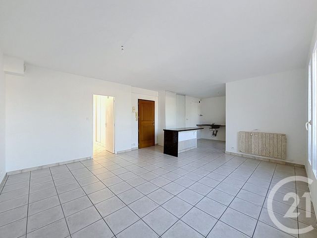 Appartement T2 à vendre - 2 pièces - 48.0 m2 - FREJUS - 83 - PROVENCE-ALPES-COTE-D-AZUR - Century 21 Sud Habitat