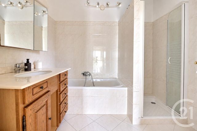 maison à vendre - 6 pièces - 145.0 m2 - FREJUS - 83 - PROVENCE-ALPES-COTE-D-AZUR - Century 21 Sud Habitat