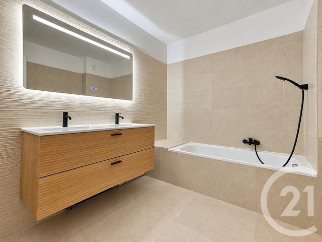 Appartement T2 à vendre - 2 pièces - 67.0 m2 - FREJUS - 83 - PROVENCE-ALPES-COTE-D-AZUR - Century 21 Sud Habitat